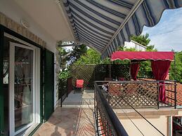 Apartment 5 km From Trogir's Center