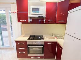 Apartment 5 km From Trogir's Center