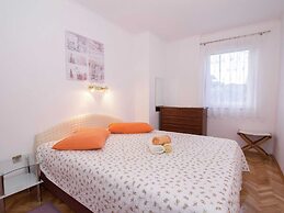 Apartment 5 km From Trogir's Center