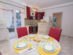 Apartment 5 km From Trogir's Center