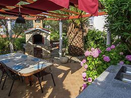 Apartment 5 km From Trogir's Center