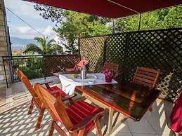 Apartment 5 km From Trogir's Center