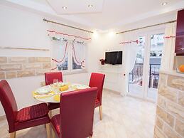 Apartment 5 km From Trogir's Center