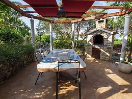 Apartment 5 km From Trogir's Center