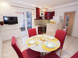 Apartment 5 km From Trogir's Center