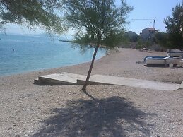 Apartment 5 km From Trogir's Center