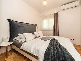 Exquisite Villa With Private Pool in Zadar