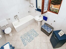 Apartment in Dalmatia With Terrace