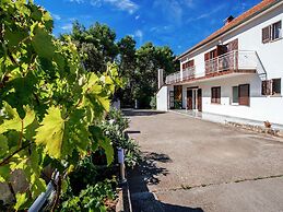 Apartment in Dalmatia With Terrace