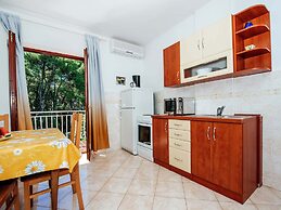 Apartment in Dalmatia With Terrace