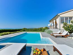 Villa in Debeljak With Private Pool