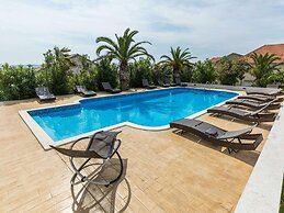 Modern Holiday Home With Pool