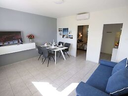 Modern Holiday Home With Pool