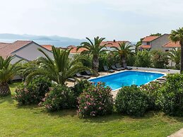 Modern Holiday Home With Pool