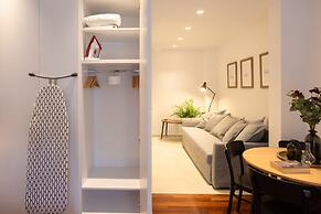 Phaedrus Living: City Luxury Flat Mavromichali