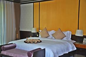 Slender West Lake Hot Spring Resort