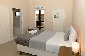 Settlers Hotel York