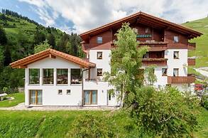 Hotel Cuntera