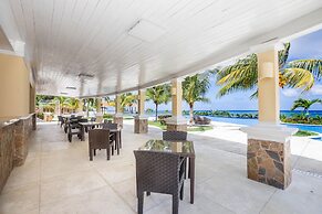 Pristine Bay 4033 4 Bedroom Home by RedAwning