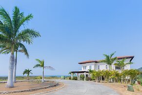 Pristine Bay 4033 4 Bedroom Home by RedAwning