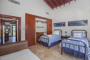 Pristine Bay 4033 4 Bedroom Home by RedAwning