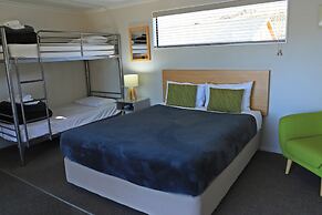 Lakes Edge Holiday Park