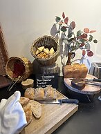Victoria Lodge, Friendly Hotel