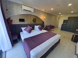 Karikatur Bi Hotel