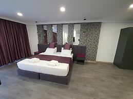 Karikatur Bi Hotel