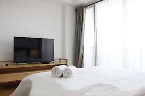 Comfy & Artsy Studio at Beverly Dago Apartment