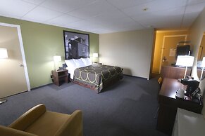 Super 8 by Wyndham Hearst ON