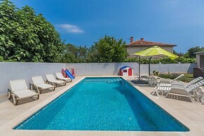 Comfort apartments with pool in Medulin