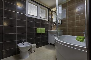 Comfort apartments with pool in Medulin