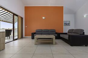 Comfort apartments with pool in Medulin