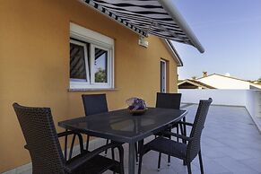 Comfort apartments with pool in Medulin