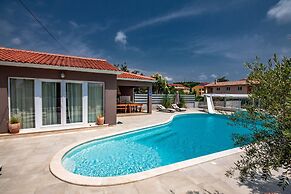 Five bedroom villa Emily with pool