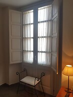 Stylish And Spacious 1 Bedroom Flat In Trendy Area