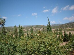 Villa in Consell With Private Pool, air Conditioning and Wifi