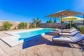 Villa in Consell With Private Pool, air Conditioning and Wifi