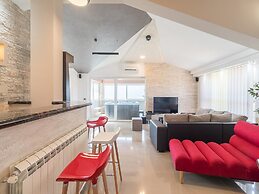 Luxury Villa Maxima
