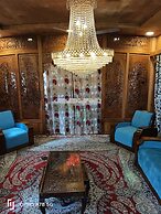 Golden Crest Houseboats