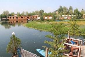 Golden Crest Houseboats