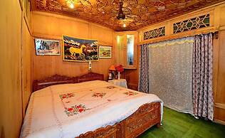 Golden Crest Houseboats