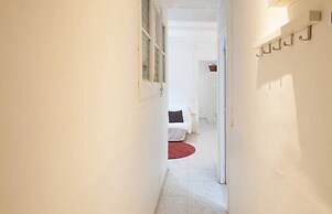 Central Born Apt 31