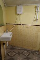 Phinisi Hostel Bira