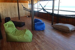 Phinisi Hostel Bira