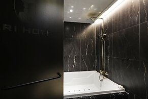 Mari Hotel