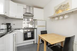 JOIVY Charming 1 Bed Flat, Sleeps 4
