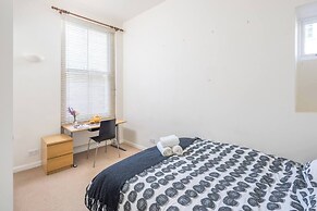 JOIVY Charming 1 Bed Flat, Sleeps 4