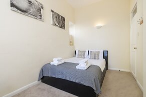 JOIVY Charming 1 Bed Flat, Sleeps 4